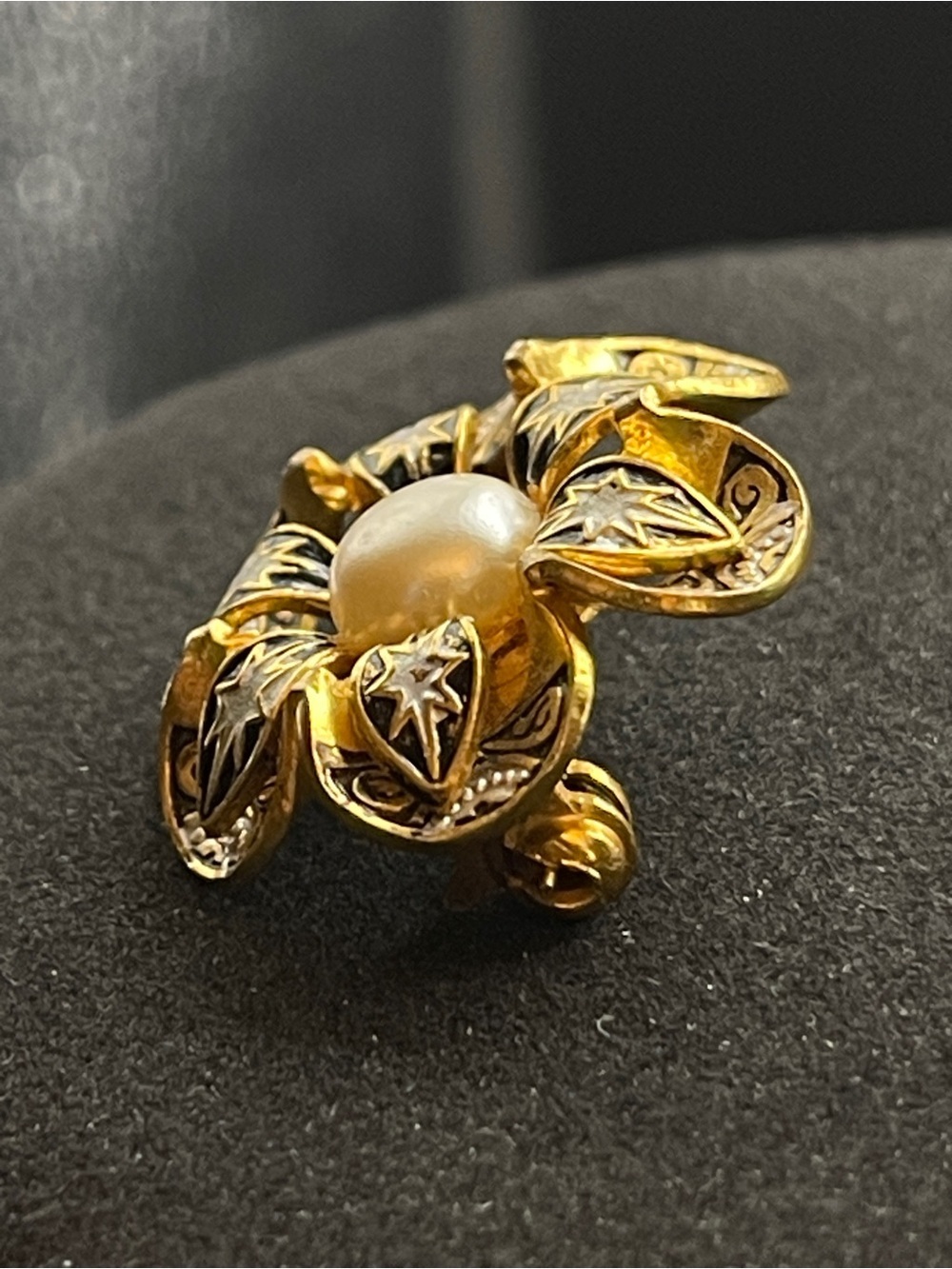 Vintage Damascene Floral Brooch Scarf Pin Faux Pearl Black Gold Starburst - Picture 8 of 12